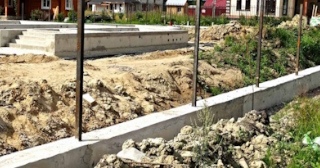 Фундамент под забор заказать в Пыть-яхе - заливка фундамента для забора | от 1568 за п.м.
